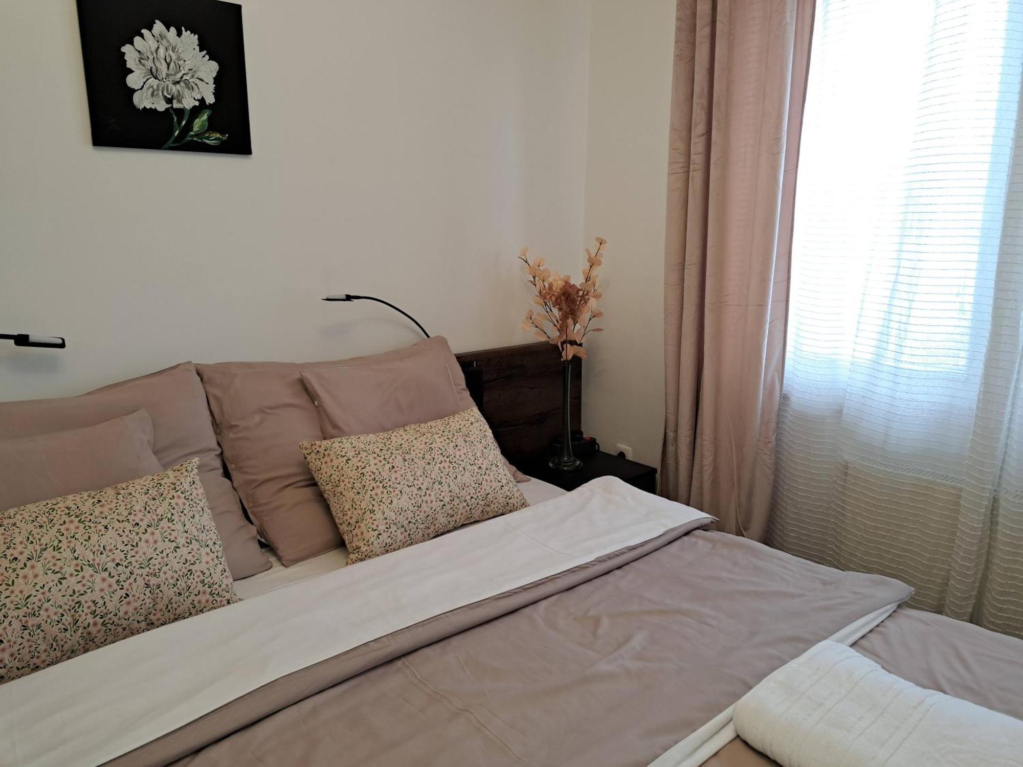 Orient Apartmanhaz Еґер Екстер'єр фото