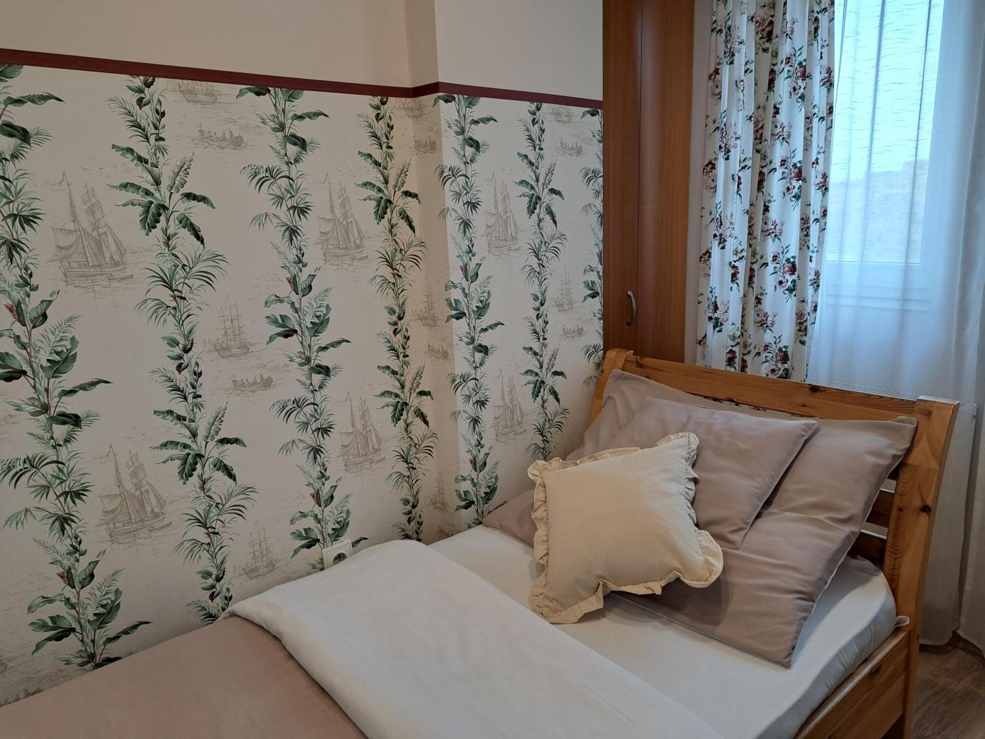 Orient Apartmanhaz Еґер Екстер'єр фото