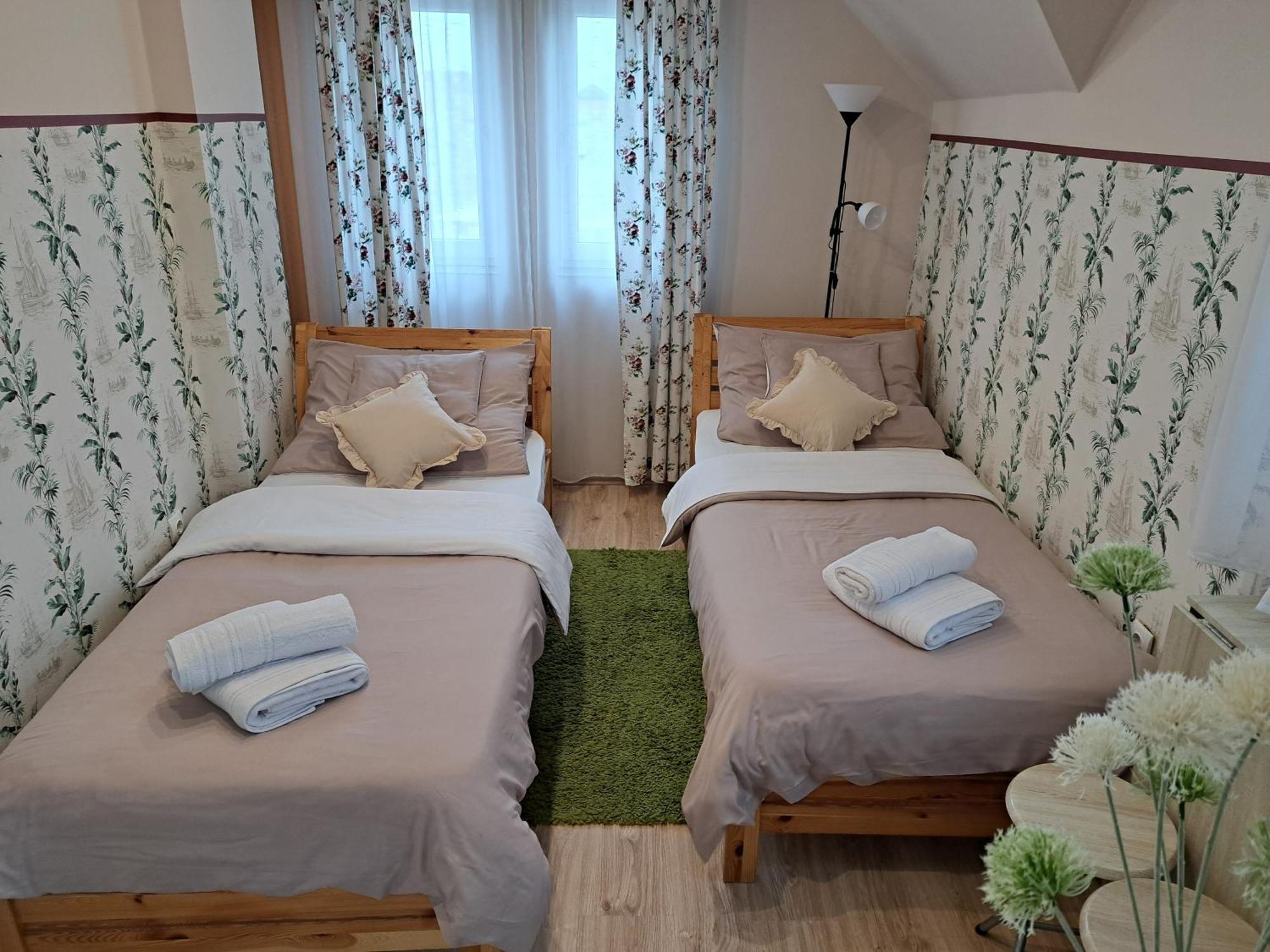 Orient Apartmanhaz Еґер Екстер'єр фото