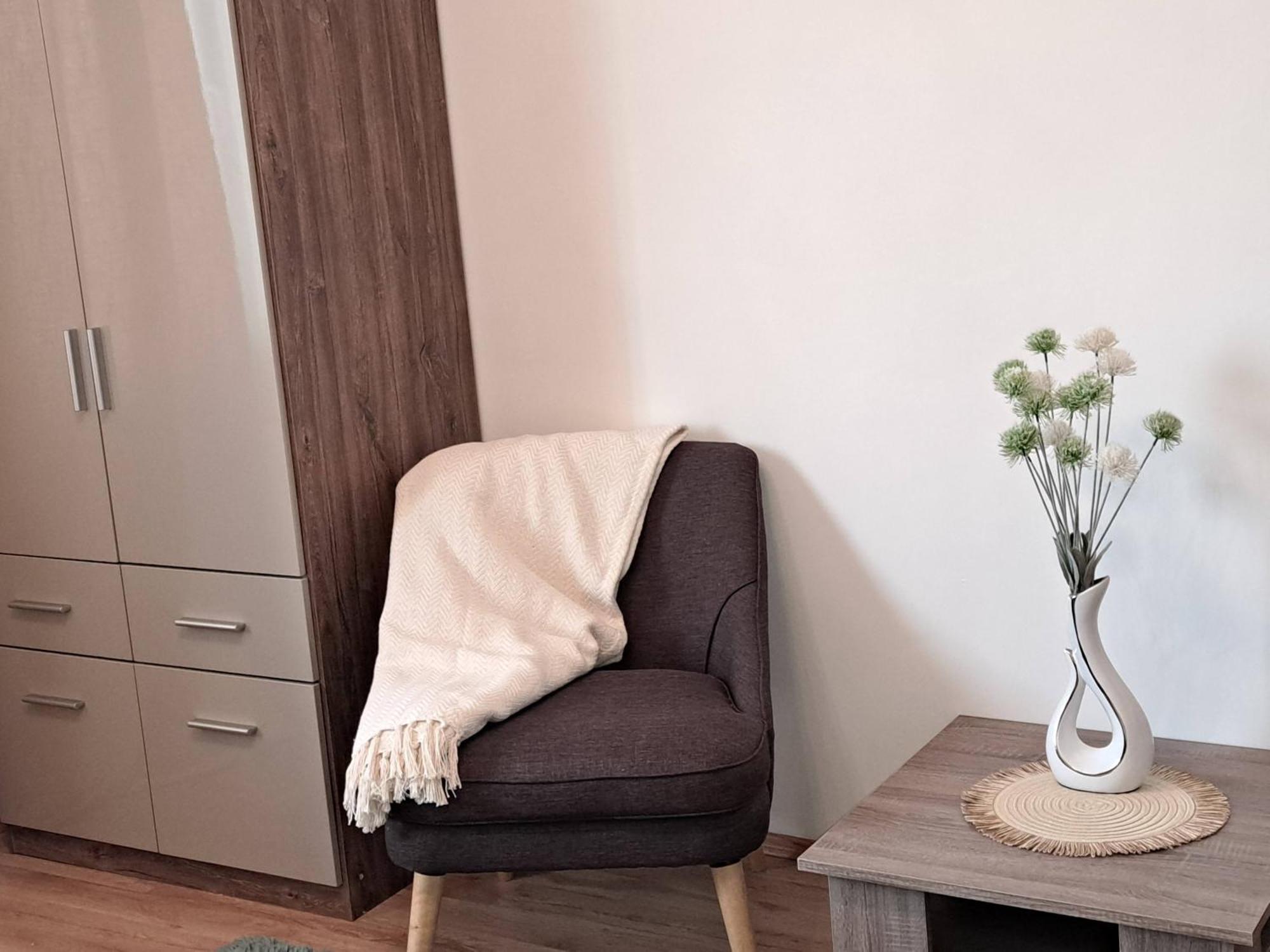 Orient Apartmanhaz Еґер Екстер'єр фото