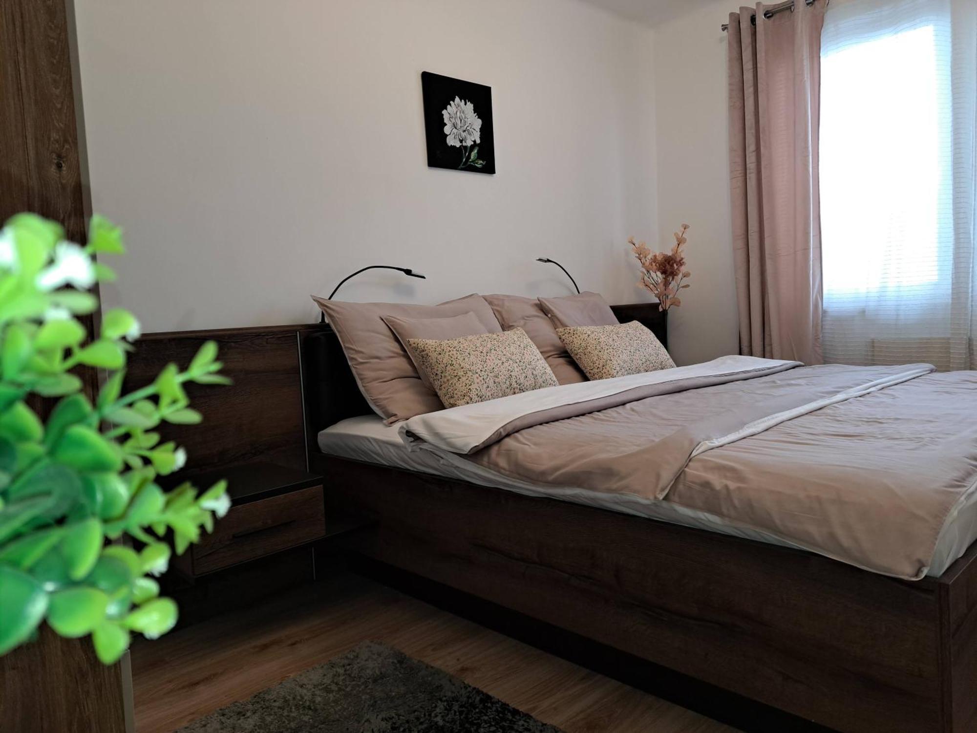 Orient Apartmanhaz Еґер Екстер'єр фото