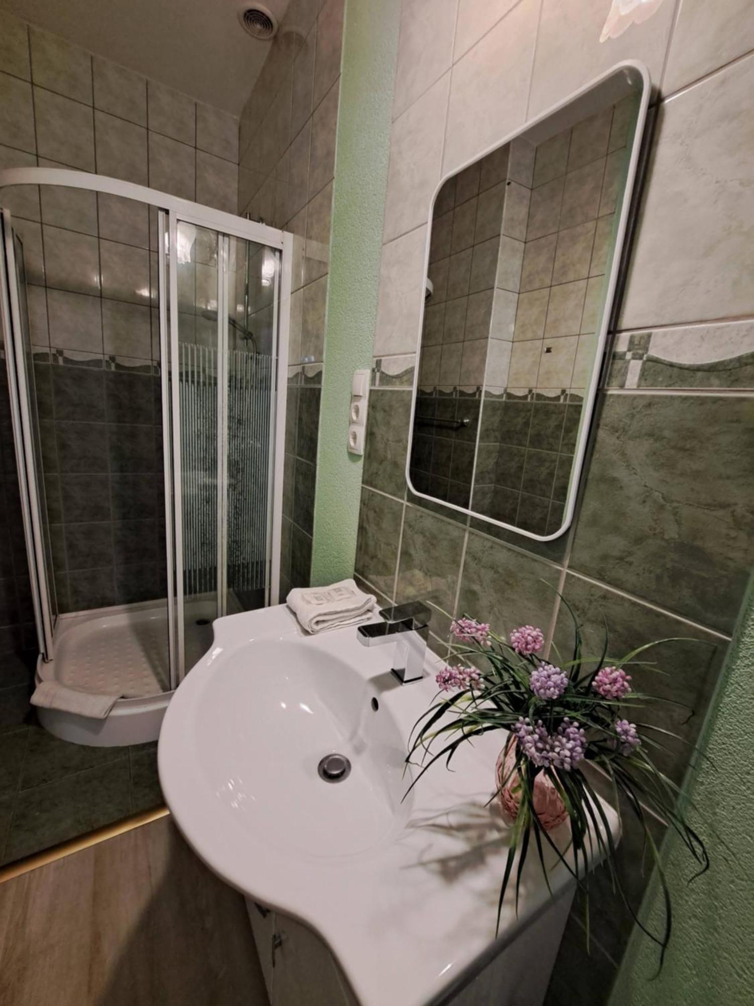 Orient Apartmanhaz Еґер Екстер'єр фото