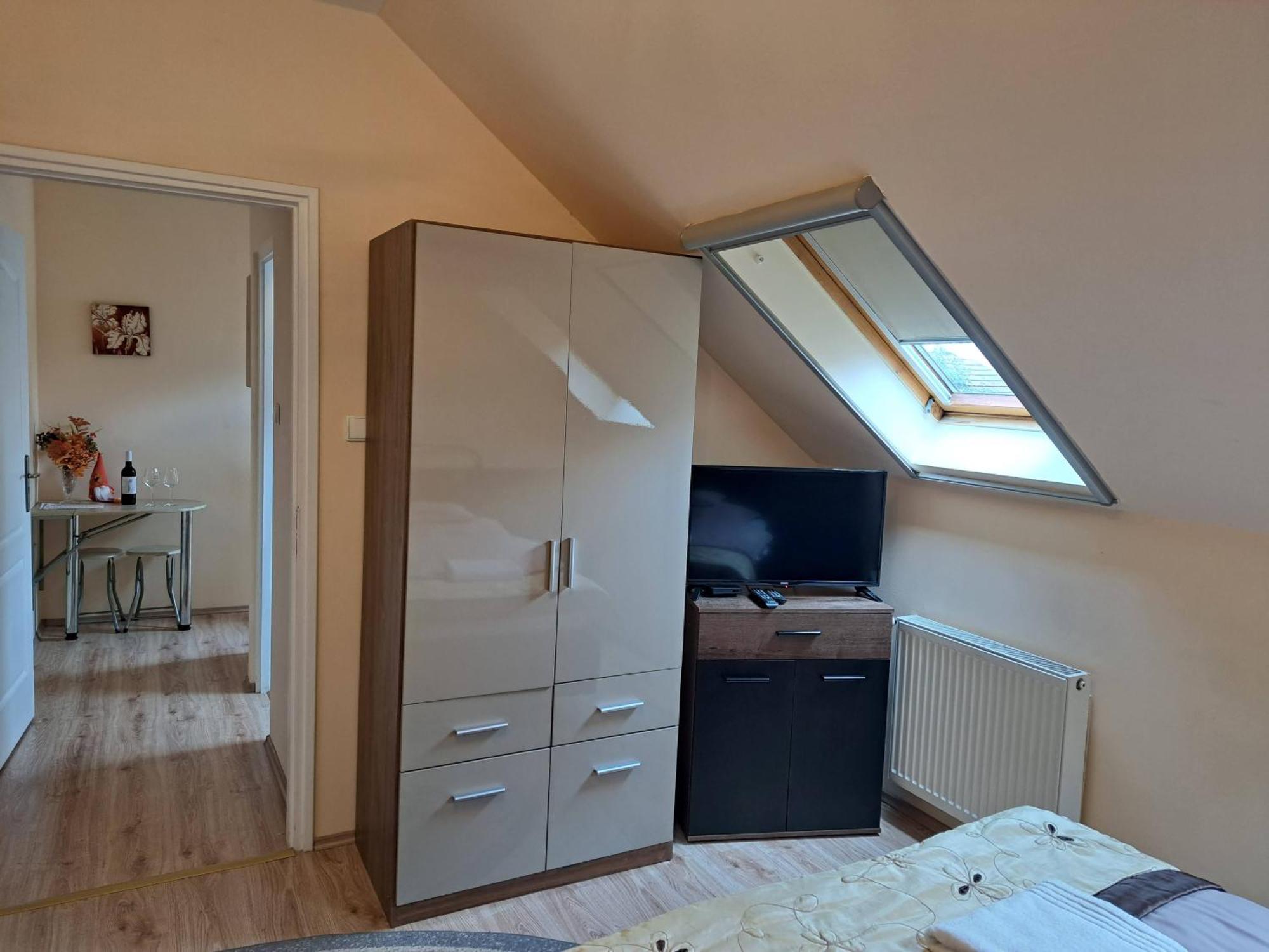 Orient Apartmanhaz Еґер Екстер'єр фото