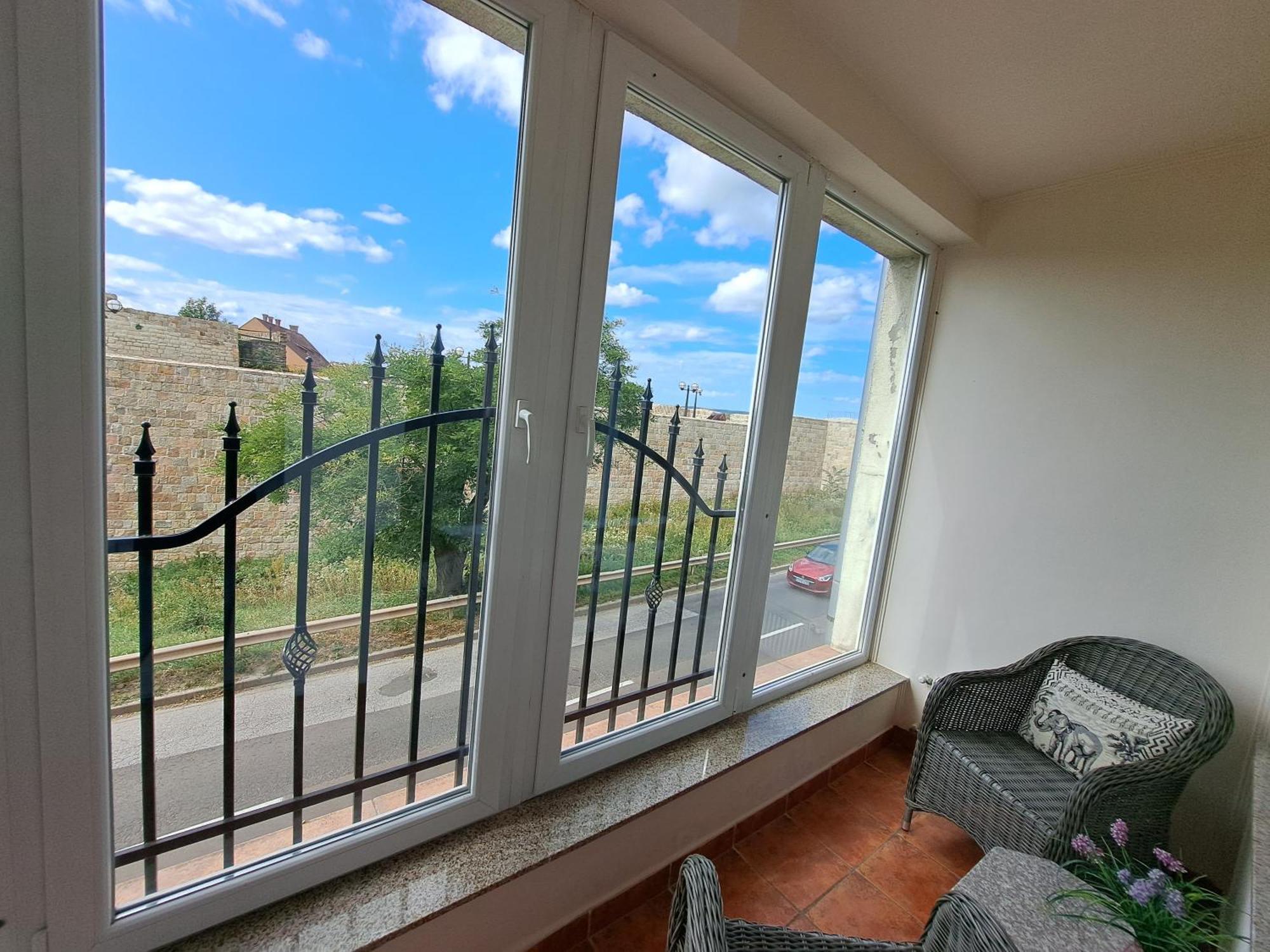 Orient Apartmanhaz Еґер Екстер'єр фото