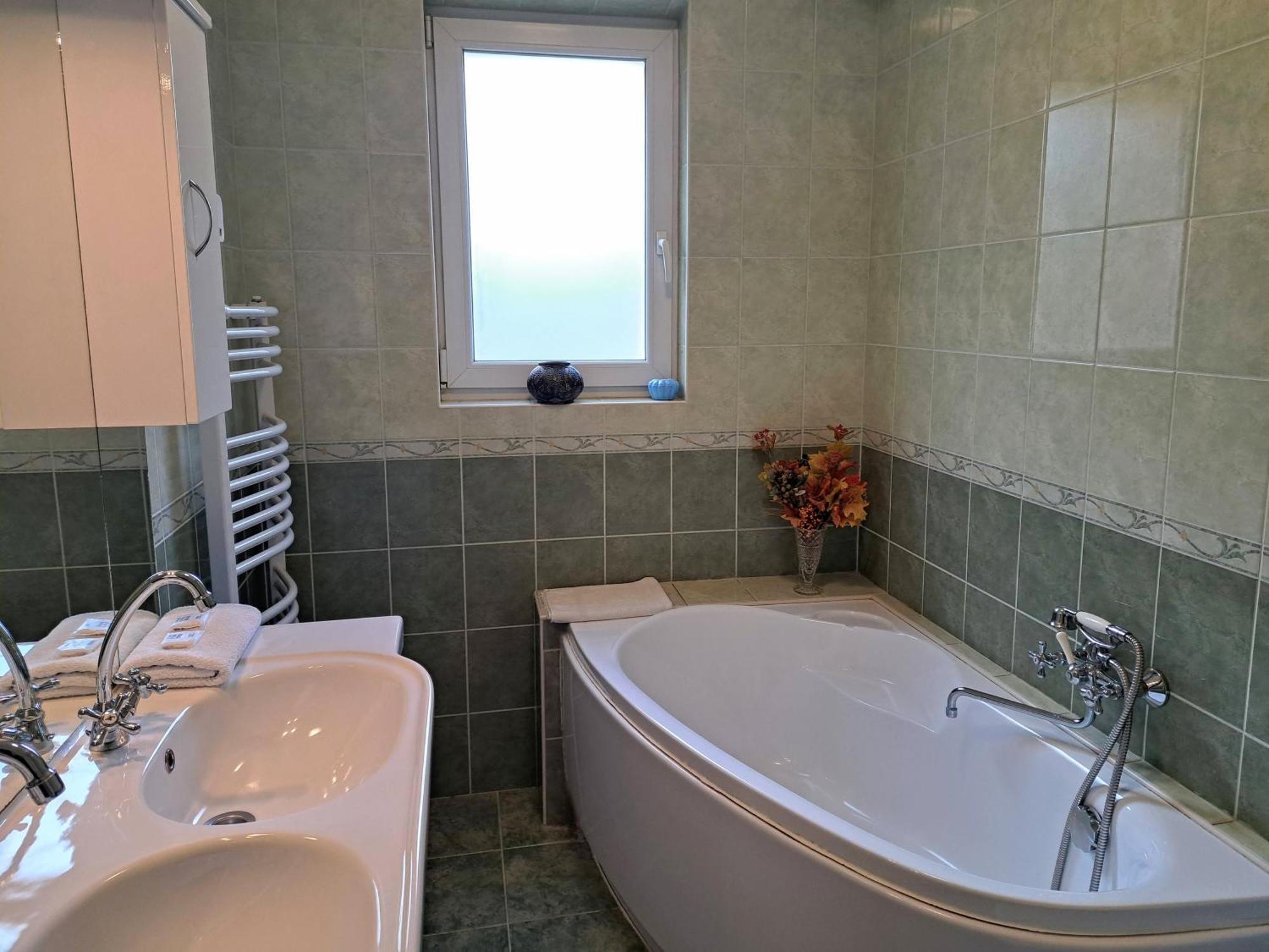 Orient Apartmanhaz Еґер Екстер'єр фото