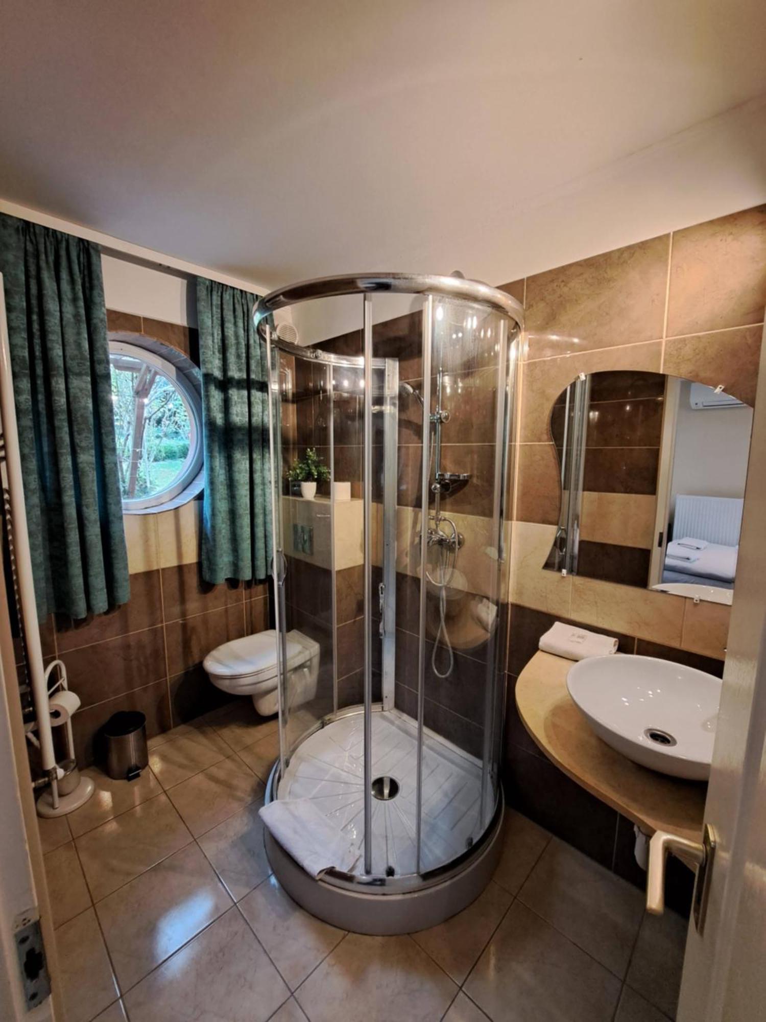 Orient Apartmanhaz Еґер Екстер'єр фото