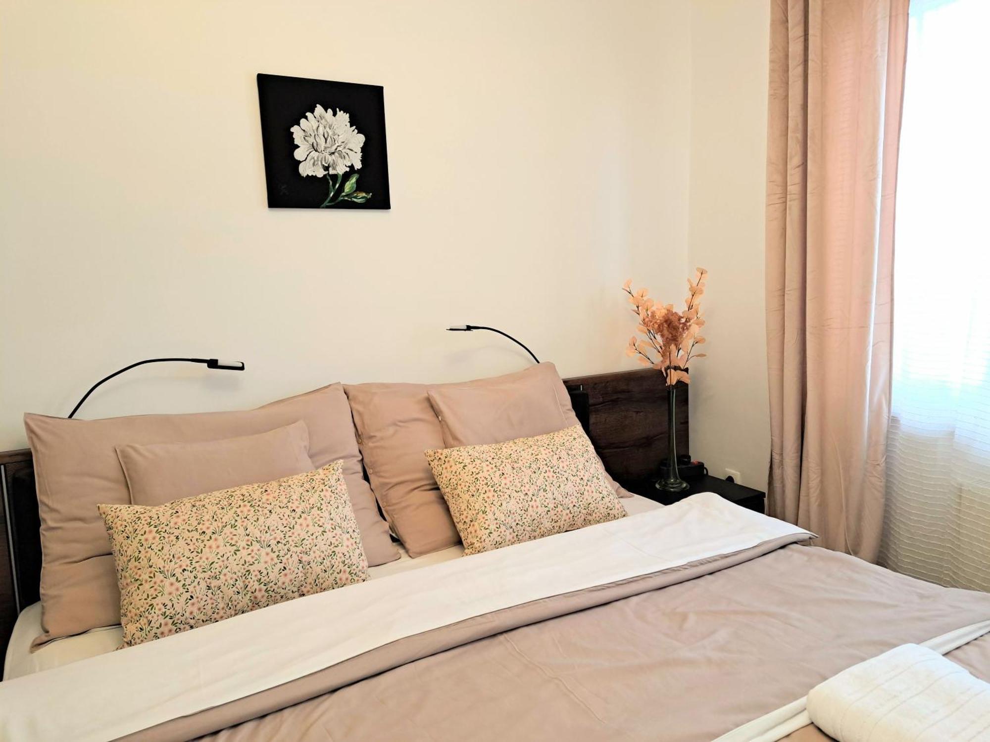 Orient Apartmanhaz Еґер Екстер'єр фото